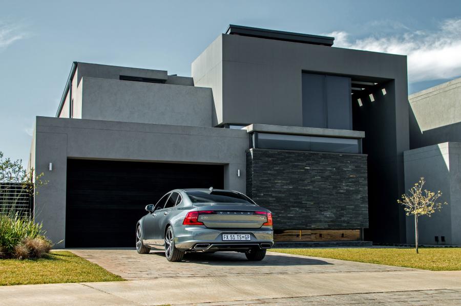  Volvo S90 T6 R-Design 2017 года  (ZA) (фото 3 из 20)